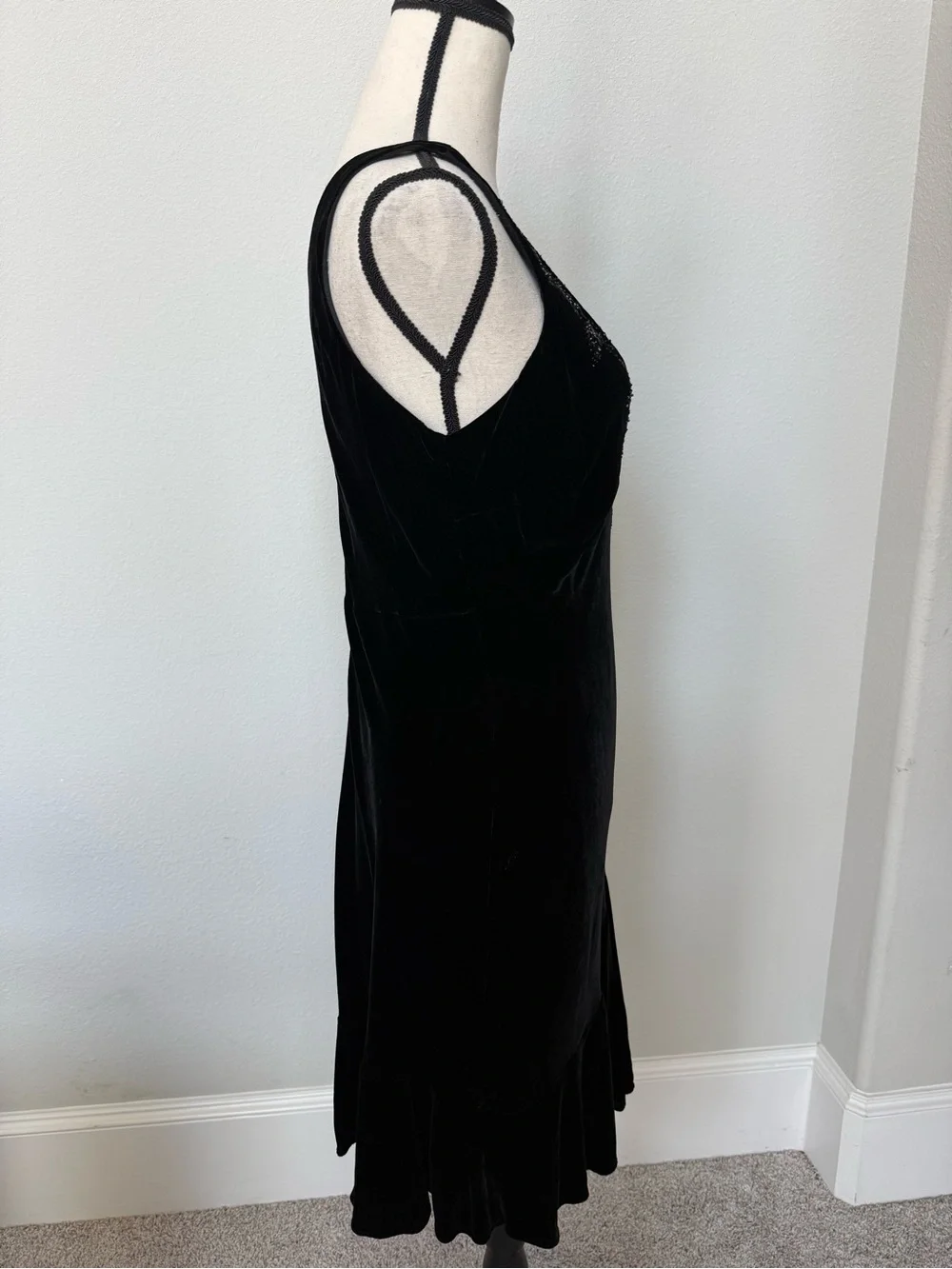 Jones New York Black Velvet Beaded V-Neck Midi Cocktail Dress